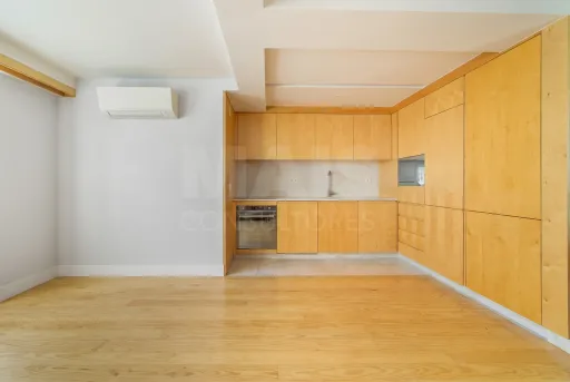 One-Bedroom Architectural Duplex with Terrace