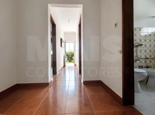 Moradia Bi Familiar inserida num lote de Terreno 1785 m2 em Canha