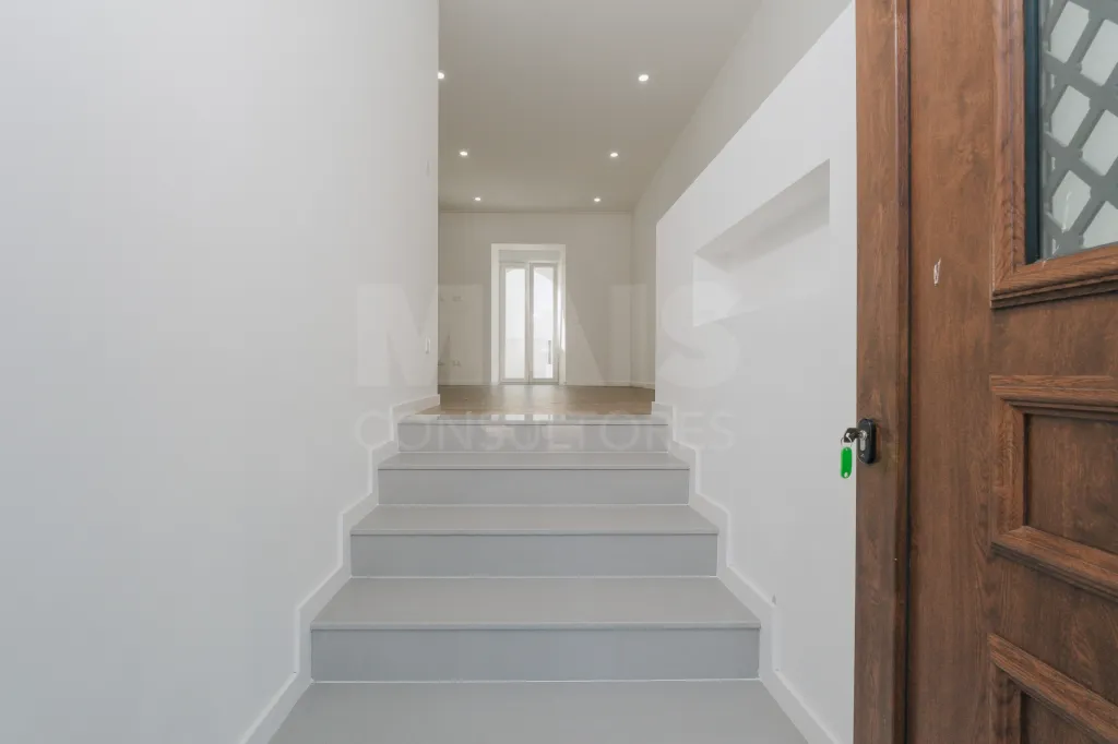 Moradia T4 Totalmente Remodelada com Logradouro em Coruche