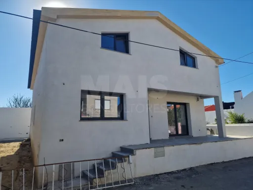Moradia Isolada em Remodelação – O refúgio junto à Barragem de São Domingos, Peniche