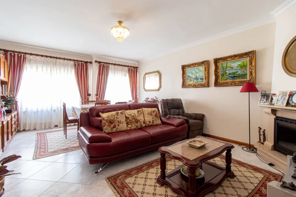 Apartamento T2 Av. de Fitares - Rinchoa - Rio de Mouro -Sintra