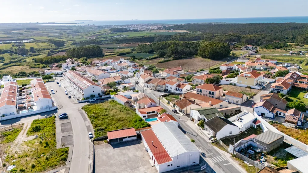 Moradia e dois Anexos T1 com piscina em Casais Mestre Mendo