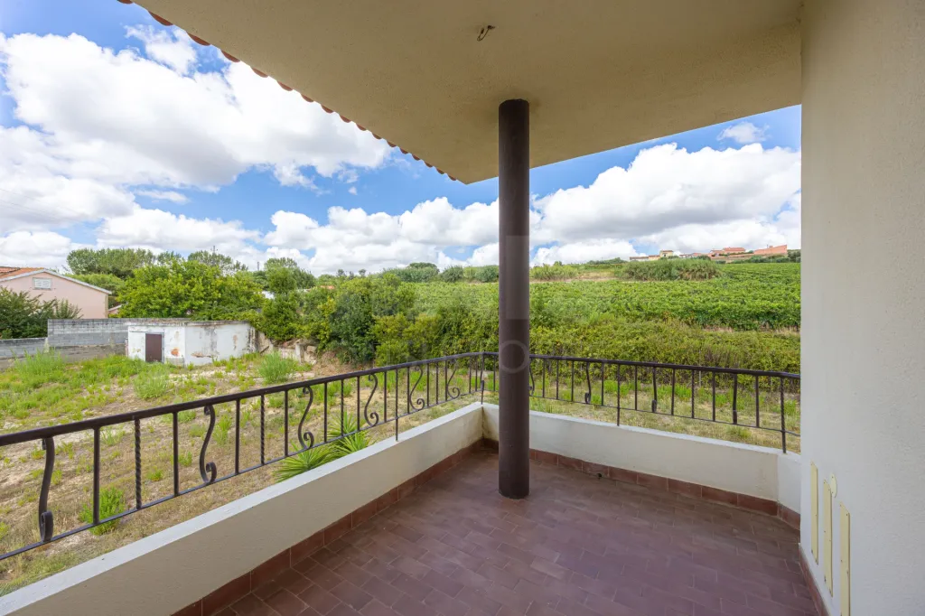Moradia T6 Remodelada com Vista para a Serra de Montejunto