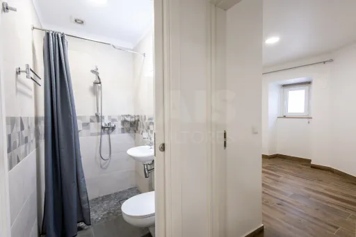 O Seu Refúgio Térreo T2 Remodelado: Conforto e Modernidade em Aljubarrota
