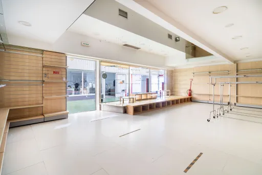 Store in Wholesale Center | Samora Correia