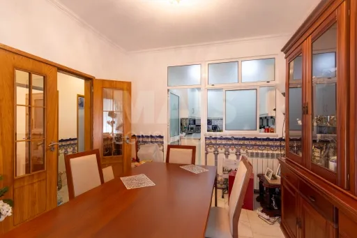 Renovated two-storey house T5 118m2 in Cadaval