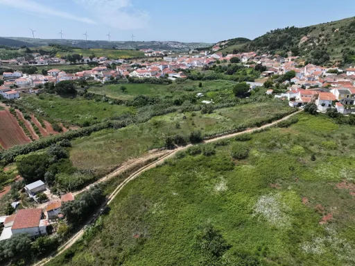 Terreno p/ Construção c/ 2.299m2 & Proj. Aprovado p/ Moradia T3 Térrea!