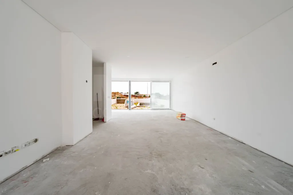 Modern New 3 Bedroom Villa with Pool in Ferrel