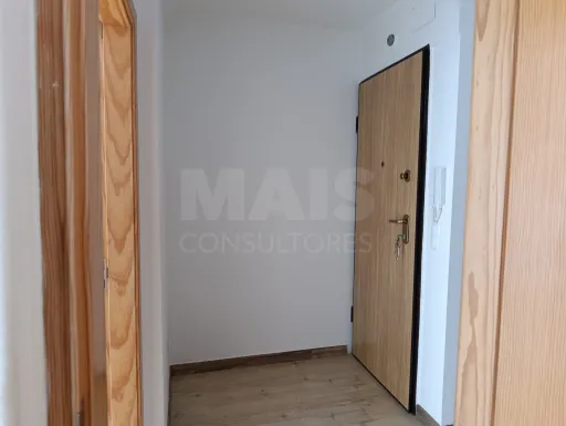 T2 em Carnide - Conforto, Luz e localização privilegiada.