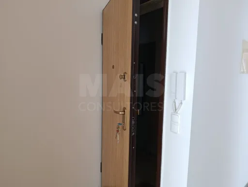 T2 em Carnide - Conforto, Luz e localização privilegiada.