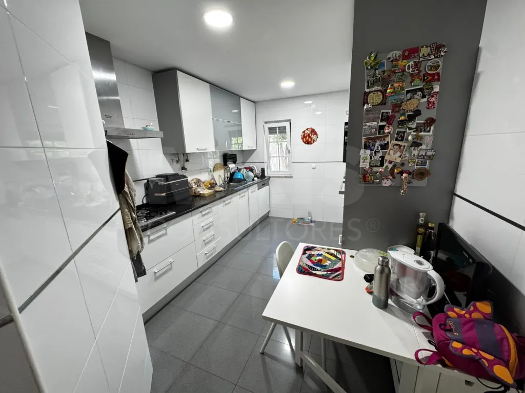 Apartamento T2 c/ parqueamento e arrecadação - São Julião do Tojal