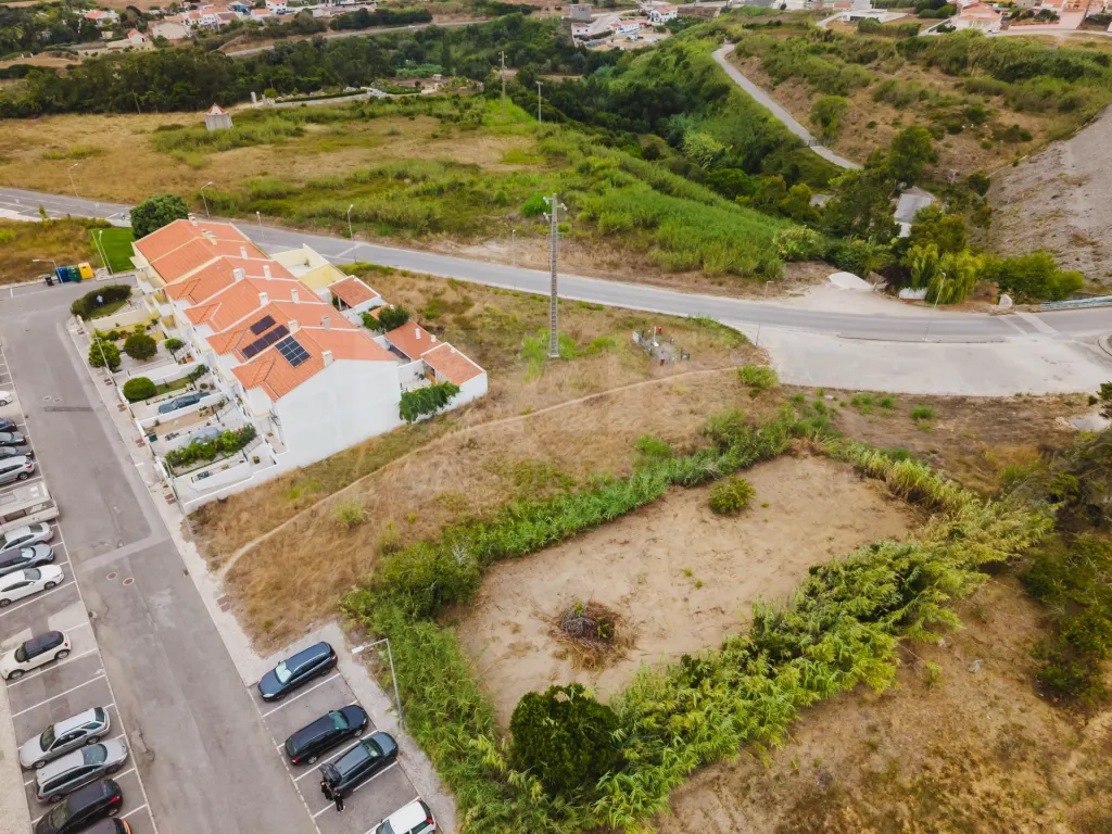 Terreno para construção em Atouguia da Baleia | Uma oportunidade para construir o seu próximo projeto!