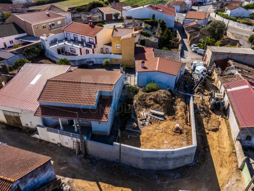 🏡 Renovated 3 Bedroom Single Storey House in Quiet Area - 13 Minutes from Peniche Beaches