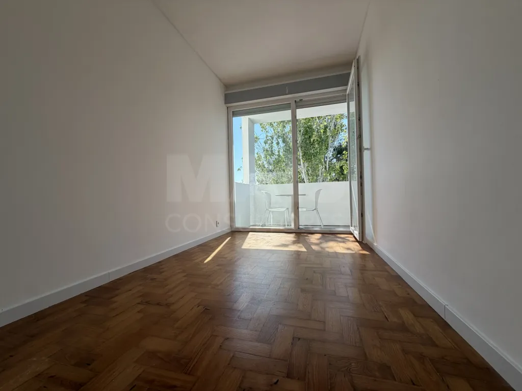 T3 remodelado na Parede: bairro tranquilo, a 10 minutos a pé da praia