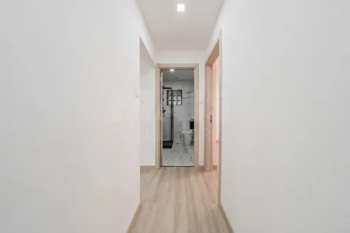 Moradia T3 com comércio e terraço no Coto