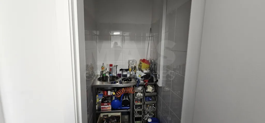Armazém ou Escritório Serviços em Alfragide com 100m2