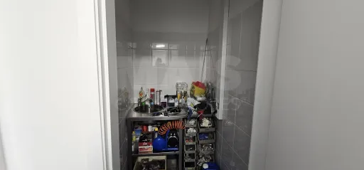 Armazém ou Escritório Serviços em Alfragide com 100m2