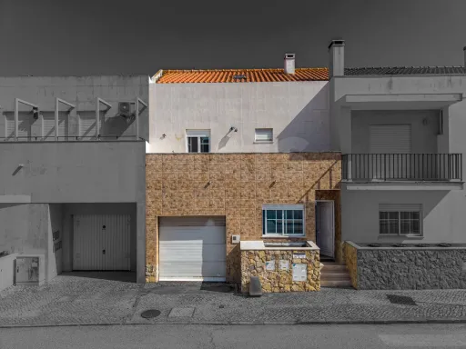 Semi-Detached House in Famalicão – Nazaré