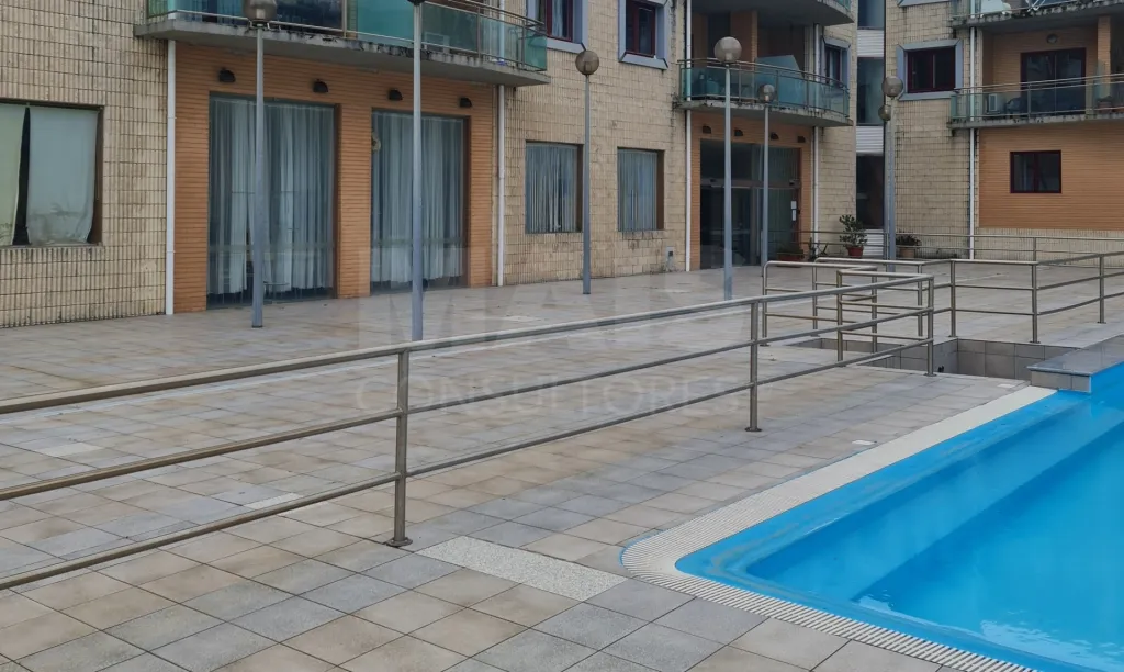Restaurante junto à linha da praia Ericeira