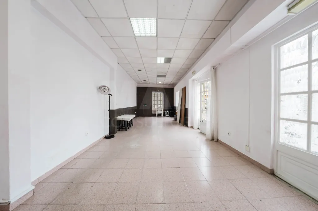 Oportunidade no Centro Histórico de Peniche – Espaço com Potencial para Estúdio ou T1