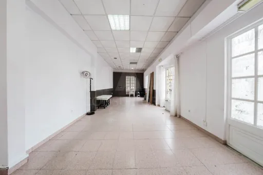 Oportunidade no Centro Histórico de Peniche – Espaço com Potencial para Estúdio ou T1