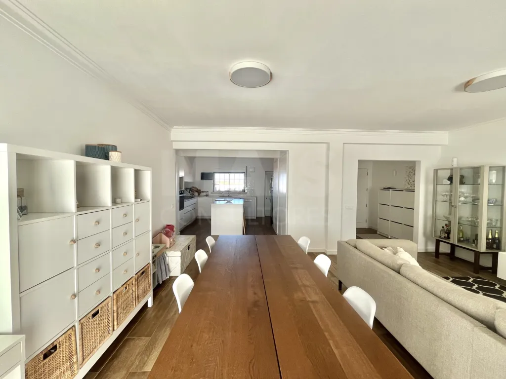 Apartamento T3 totalmente remodelado em Samora Correia
