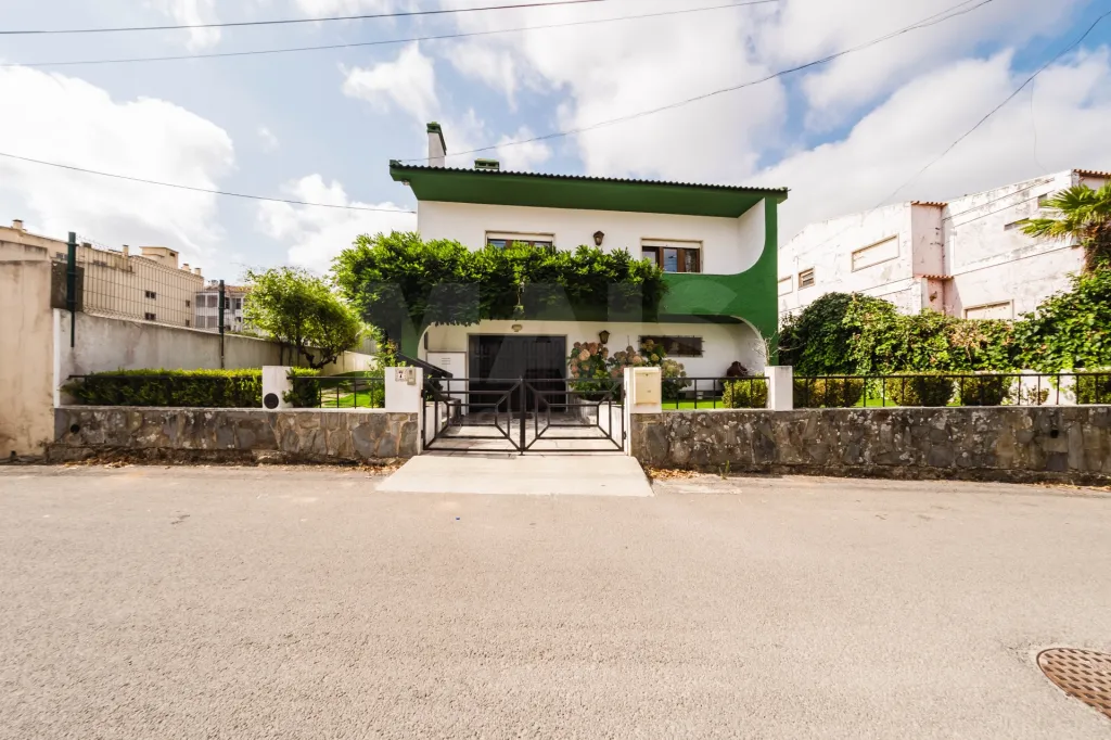 Moradia Isolada T7 no Bombarral | Espaço, Tranquilidade e Proximidade do Centro 🏡