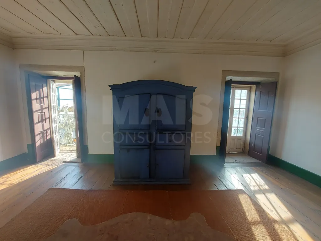 Casa Senhorial com Brazão em Coja- Arganil.