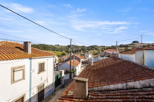 🏡 Encantadora Moradia Centenária T2 com Terraço