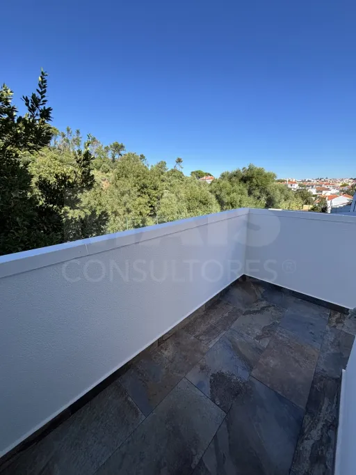 Prédio com três apartamentos T2 em Estoril - Cascais