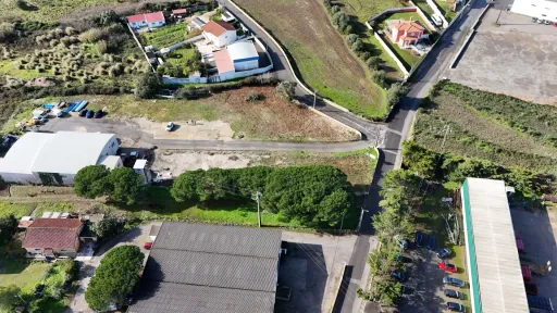 Armazém inserido em terreno de 9342m2 na Terrugem
