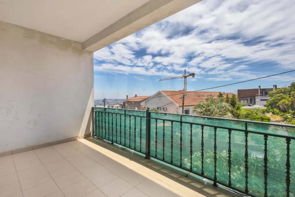 3 bedroom house with garage and patio in Bairro do Trigache Norte