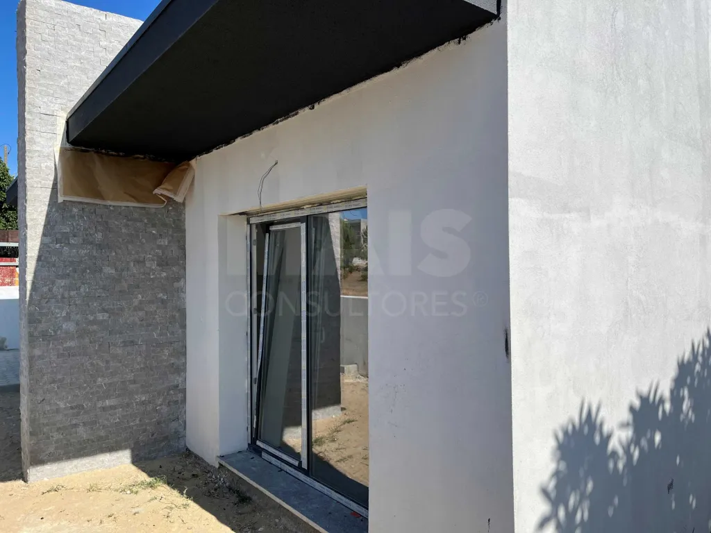 Exclusiva Moradia Térrea T3+1 com Piscina | Arquitetura Contemporânea | Excelentes Áreas