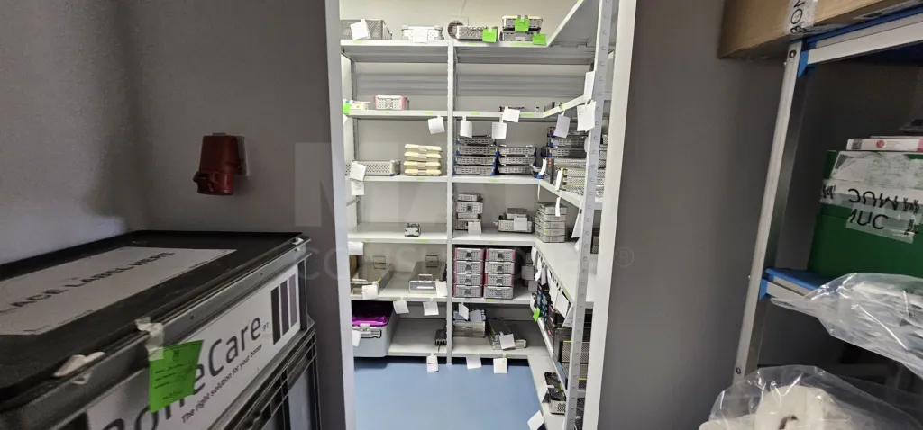 Armazém ou Escritório Serviços em Alfragide com 100m2