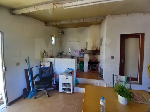 Terreno Rústico com 16840m2 com casa de apoio Calhandriz-Alhandra
