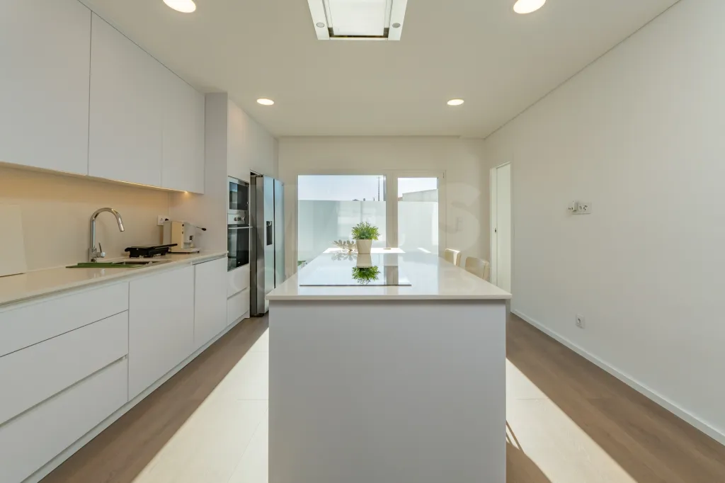 Moradia T3 contemporânea com piscina privada no Porto Alto