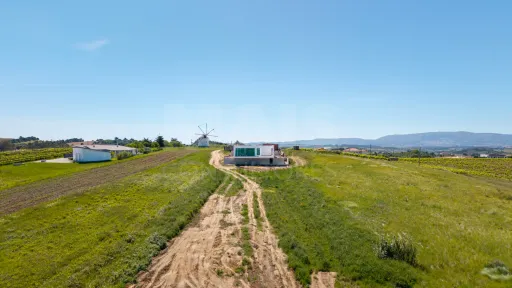 Moradia térrea T4 em terreno de 2 hectares no Carvalhal