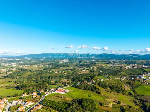 Terreno Amplo com PIP Aprovado – Ideal para Moradia Contemporânea