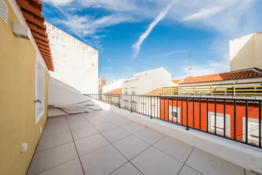Moradia totalmente remodelada no coração de Peniche!