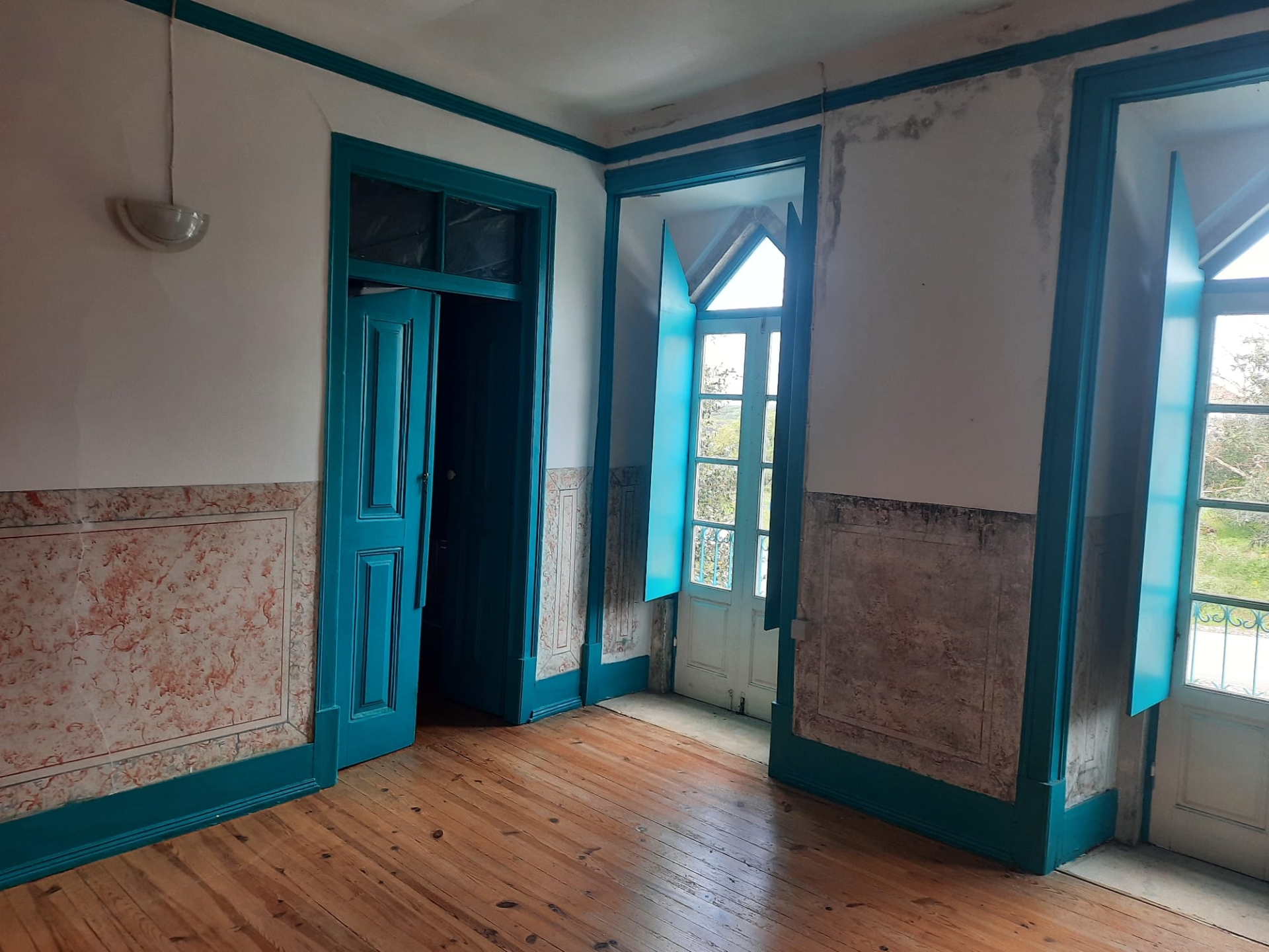 6-bedr. house with store and 4.600 m2 plot.Ferreira Zêzere- Chãos