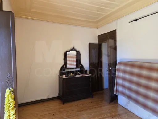 Prédio no Centro de Torres Novas com Jardim e Forte Potencial para constituição de Propriedade Horizontal com elevada rentabilidade de investimento