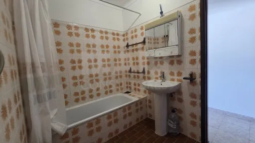Apartamento T1 Transformado em T2 em Benavente | 70 m² | Excelente localização