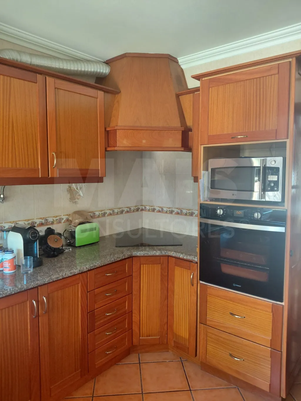 Moradia T4 com Jardim, Garagem e Churrasqueira no Centro de Olho Marinho – Óbidos