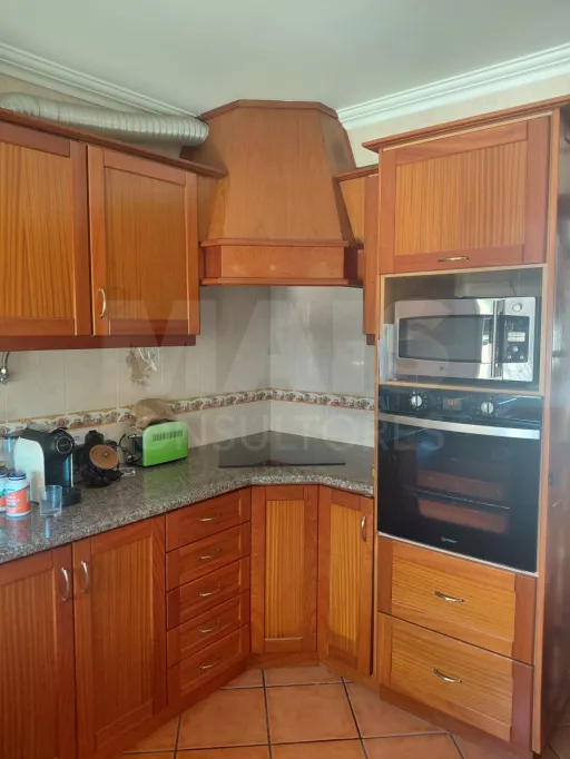 Moradia T4 com Jardim, Garagem e Churrasqueira no Centro de Olho Marinho – Óbidos