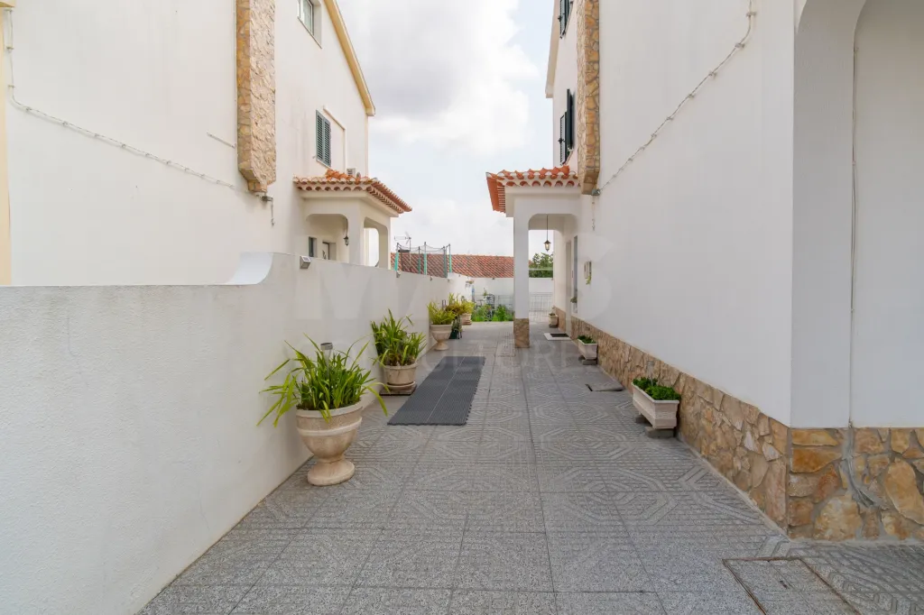 Moradia T3+1 com Garagem no Carregado
