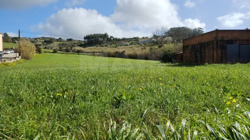 Moradia T3 em Sapataria, com terreno urbano de 4000m2