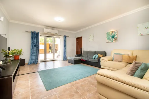 Moradia de 4 assoalhadas a 5km do centro de Loures