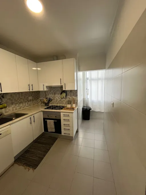 Apartamento T2 renovado e com cozinha equipada