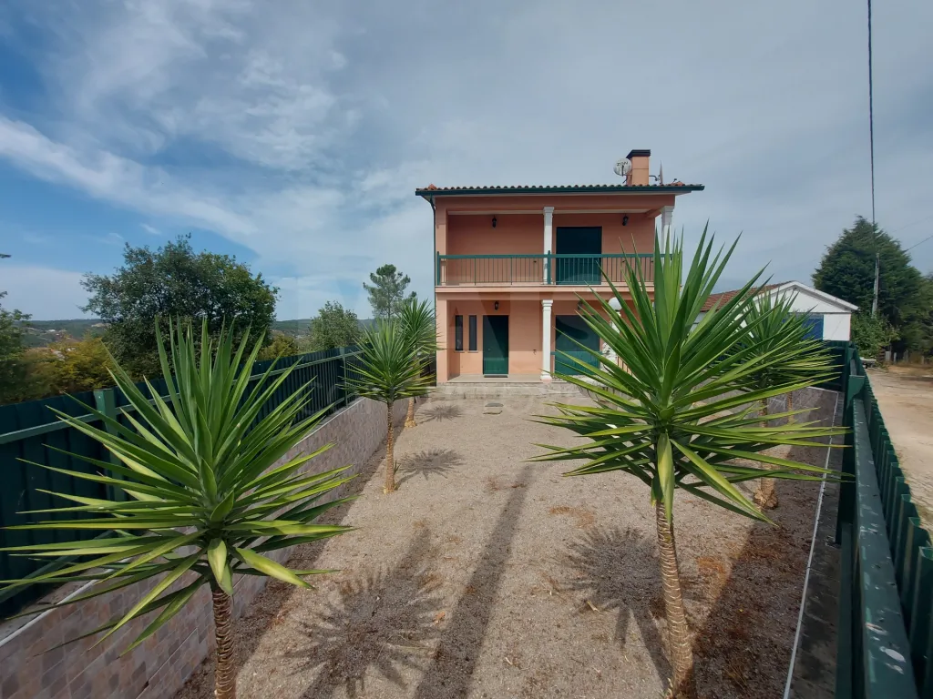 3 bedroom villa with pool in Côja