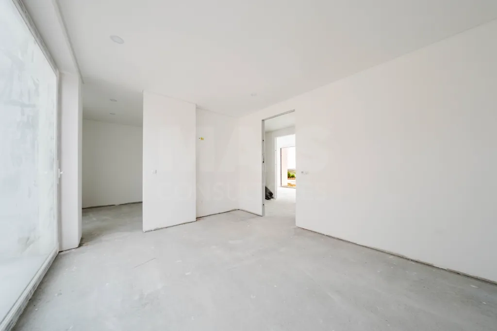 Modern New 3 Bedroom Villa with Pool in Ferrel